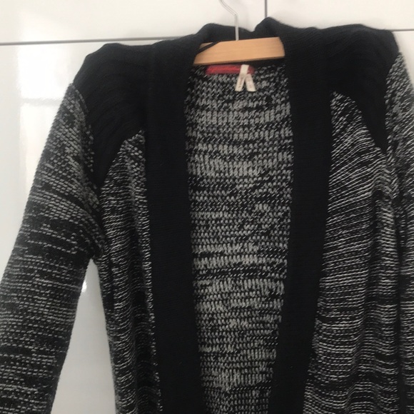 Long cardigan sweater - Picture 3 of 4